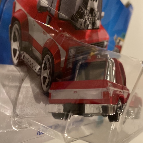 Hot Wheels Toon’d ‘83 Chevy Silverado - Picture 2 of 5